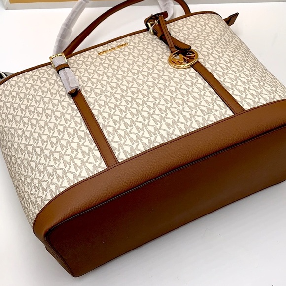 MICHAEL KORS VANILLA SIGNATURE COLOR JET SET TRAVEL LARGE LOGO TOTE BAG - Picture 14 of 15